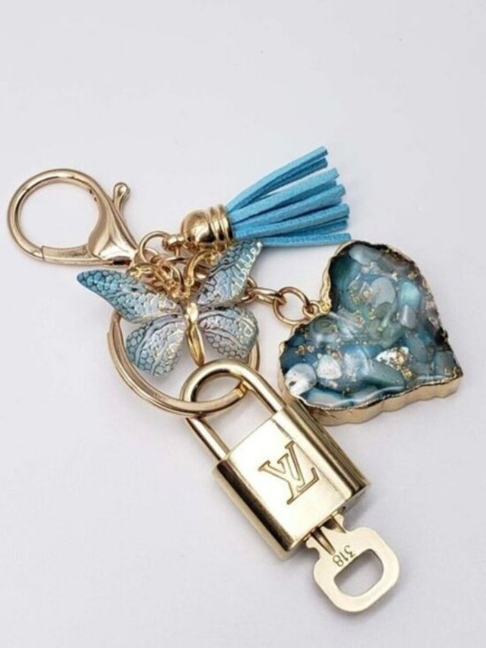 Authentic Louis Vuitton Gold Lock 🔒 Keychain Bag Unbranded Heart Charm LV - Picture 5 of 7
